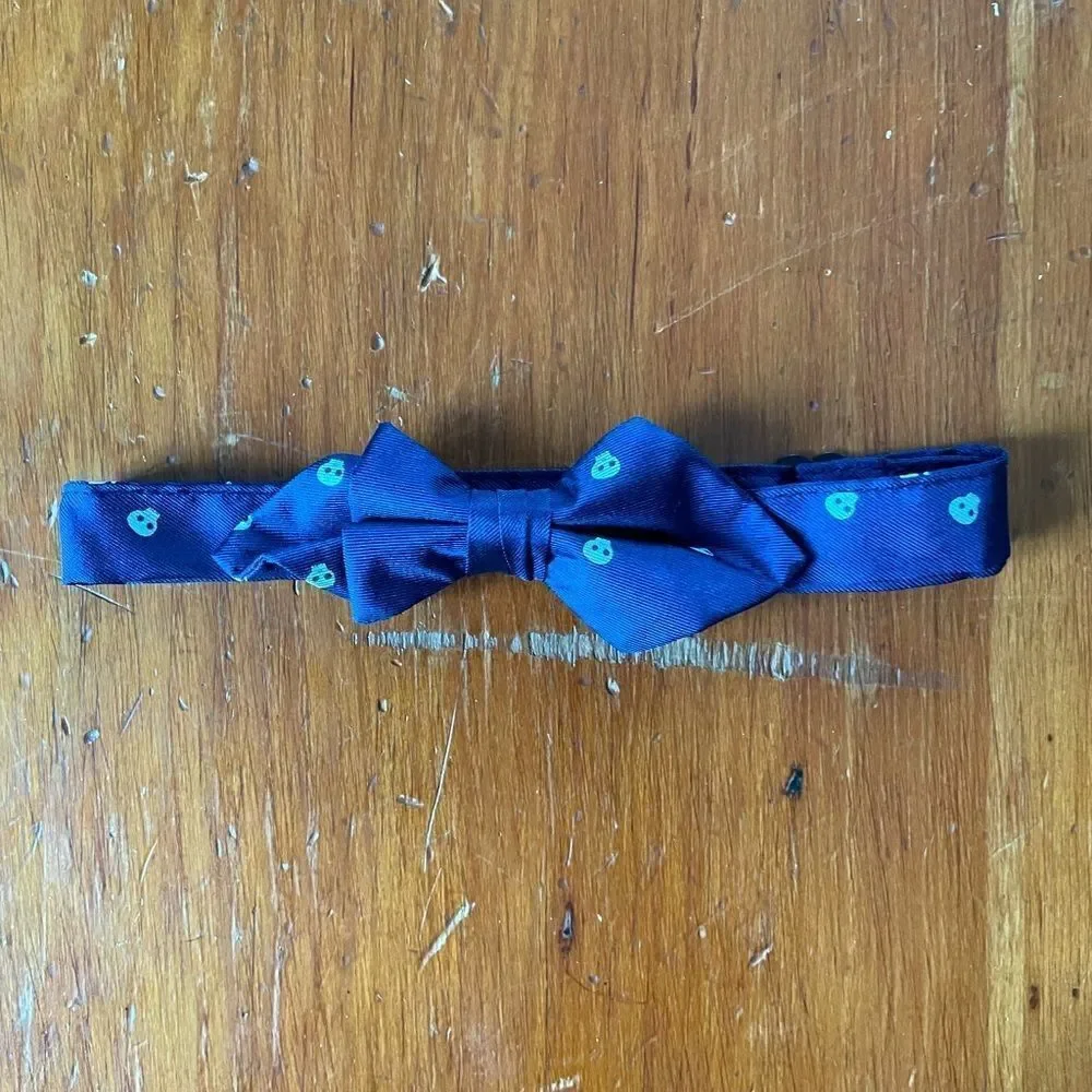 J crew navy w/ white skulls bow tie L